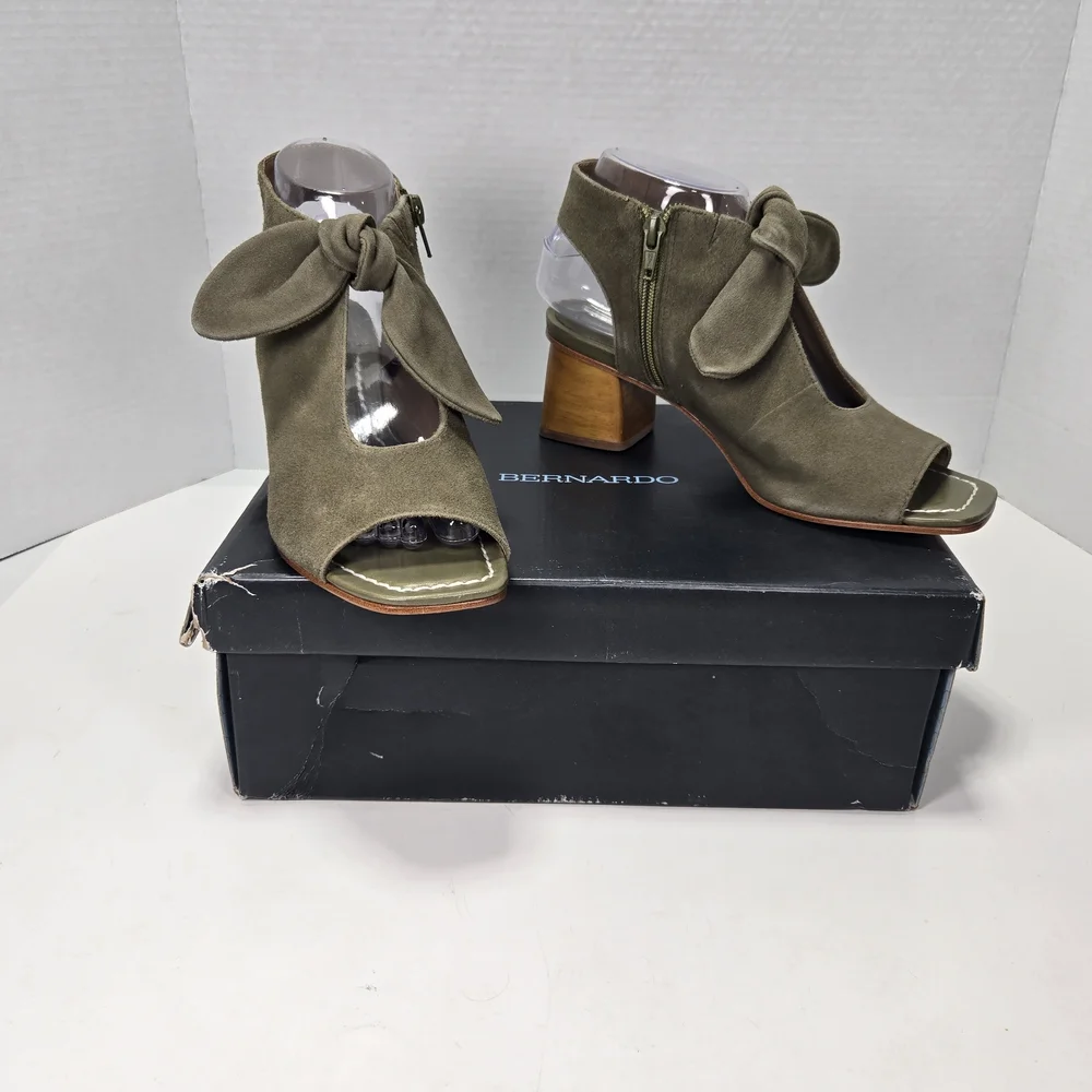 Bernardo Lizzie Khaki Kid Suede Block Heeled Sandals Women's Size 7 1/2 7.5